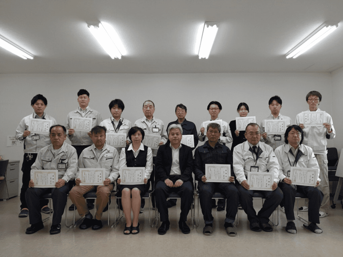 永年勤続表彰 様々な年代のスタッフが活躍中